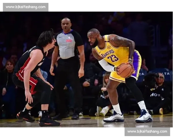 湖人对阵热火比分表全面回顾比赛走势与关键数据解析赛场表现亮点