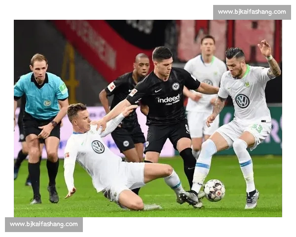 德甲焦点战沃尔夫斯堡迎战汉诺威全力争胜前瞻主客对决赛季走势分析